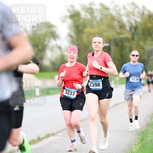 07.04.2024 - 43. Internationalen Wilhelmsburger Insellauf Dr. Thomas Lammeyer http://msf.ph/oto/6038495 07.04.2024 10:27:28 Laufen 3237, 2398, 3536 meine-sportfotos.de