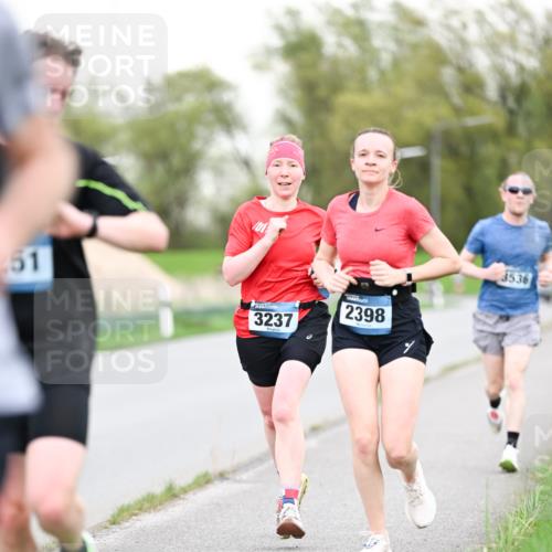 07.04.2024 - 43. Internationalen Wilhelmsburger Insellauf Dr. Thomas Lammeyer http://msf.ph/oto/6038496 07.04.2024 10:27:28 Laufen 51, 3237, 2398, 3536 meine-sportfotos.de