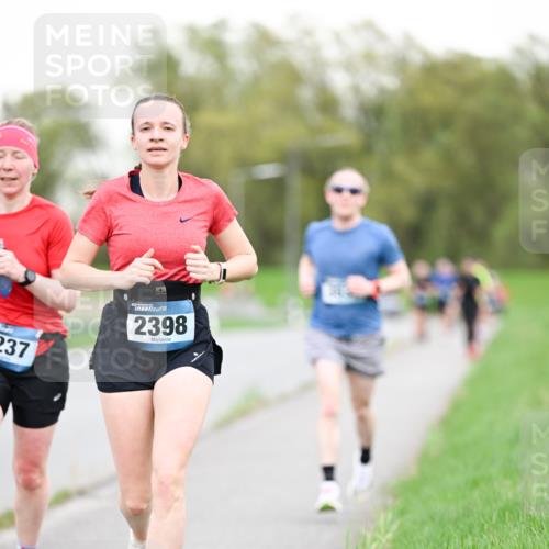 07.04.2024 - 43. Internationalen Wilhelmsburger Insellauf Dr. Thomas Lammeyer http://msf.ph/oto/6038499 07.04.2024 10:27:29 Laufen 237, 2398 meine-sportfotos.de