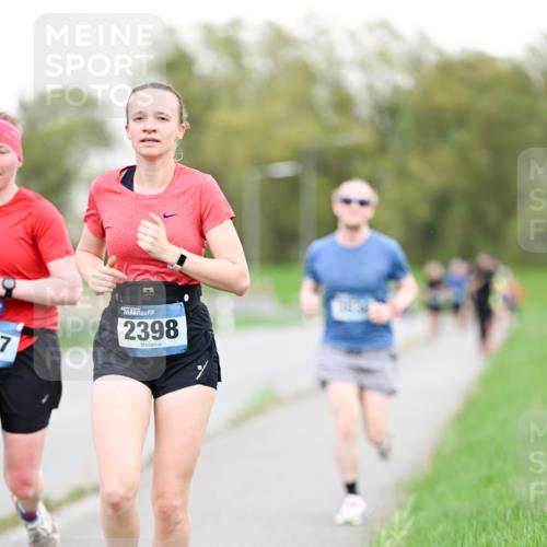 07.04.2024 - 43. Internationalen Wilhelmsburger Insellauf Dr. Thomas Lammeyer http://msf.ph/oto/6038500 07.04.2024 10:27:29 Laufen 7, 2398 meine-sportfotos.de