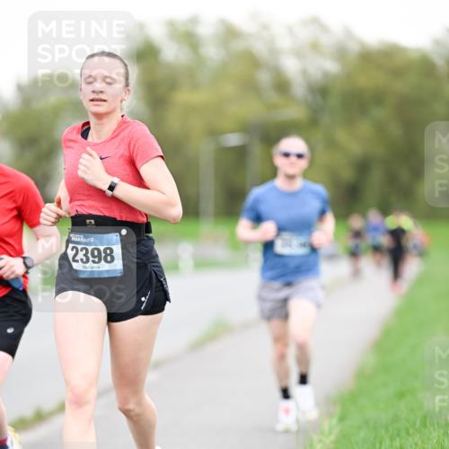 07.04.2024 - 43. Internationalen Wilhelmsburger Insellauf Dr. Thomas Lammeyer http://msf.ph/oto/6038501 07.04.2024 10:27:29 Laufen 2398 meine-sportfotos.de
