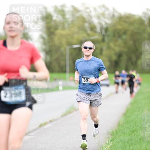 07.04.2024 - 43. Internationalen Wilhelmsburger Insellauf Dr. Thomas Lammeyer http://msf.ph/oto/6038502 07.04.2024 10:27:30 Laufen 2398, 35 meine-sportfotos.de