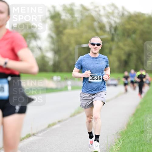 07.04.2024 - 43. Internationalen Wilhelmsburger Insellauf Dr. Thomas Lammeyer http://msf.ph/oto/6038504 07.04.2024 10:27:30 Laufen 3536 meine-sportfotos.de