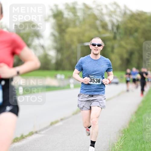 07.04.2024 - 43. Internationalen Wilhelmsburger Insellauf Dr. Thomas Lammeyer http://msf.ph/oto/6038505 07.04.2024 10:27:30 Laufen 3536 meine-sportfotos.de