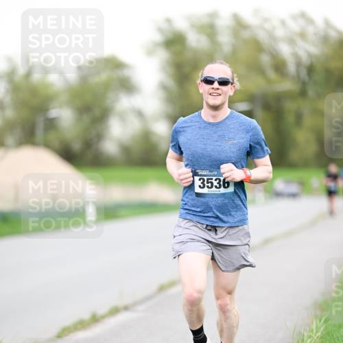 07.04.2024 - 43. Internationalen Wilhelmsburger Insellauf Dr. Thomas Lammeyer http://msf.ph/oto/6038511 07.04.2024 10:27:31 Laufen 3536 meine-sportfotos.de