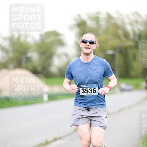 07.04.2024 - 43. Internationalen Wilhelmsburger Insellauf Dr. Thomas Lammeyer http://msf.ph/oto/6038513 07.04.2024 10:27:31 Laufen 3536 meine-sportfotos.de