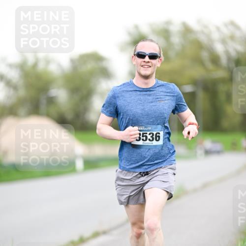 07.04.2024 - 43. Internationalen Wilhelmsburger Insellauf Dr. Thomas Lammeyer http://msf.ph/oto/6038514 07.04.2024 10:27:31 Laufen 3536 meine-sportfotos.de