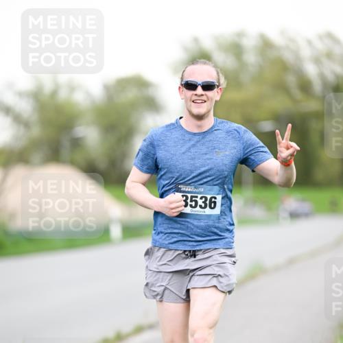 07.04.2024 - 43. Internationalen Wilhelmsburger Insellauf Dr. Thomas Lammeyer http://msf.ph/oto/6038515 07.04.2024 10:27:31 Laufen 3536 meine-sportfotos.de