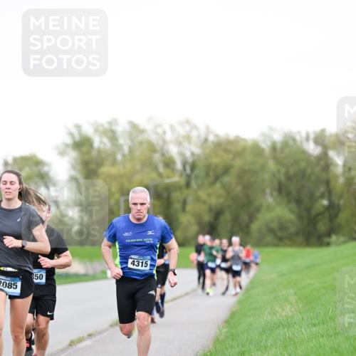 07.04.2024 - 43. Internationalen Wilhelmsburger Insellauf Dr. Thomas Lammeyer http://msf.ph/oto/6038528 07.04.2024 10:27:50 Laufen 100, 2016, 2085, 50, 4315 meine-sportfotos.de