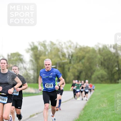 07.04.2024 - 43. Internationalen Wilhelmsburger Insellauf Dr. Thomas Lammeyer http://msf.ph/oto/6038530 07.04.2024 10:27:50 Laufen 2016, 2085, 850, 4315 meine-sportfotos.de