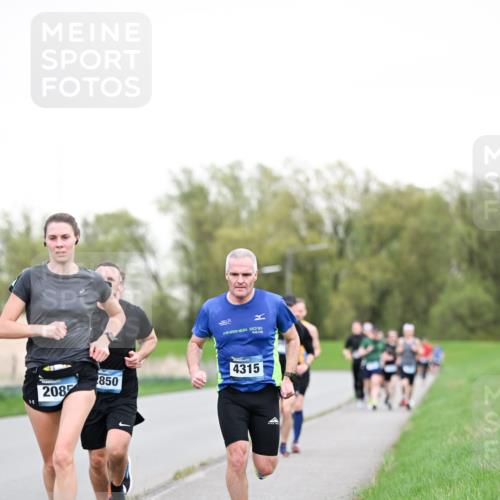 07.04.2024 - 43. Internationalen Wilhelmsburger Insellauf Dr. Thomas Lammeyer http://msf.ph/oto/6038531 07.04.2024 10:27:50 Laufen 208, 850, 11, 2016, 4315 meine-sportfotos.de