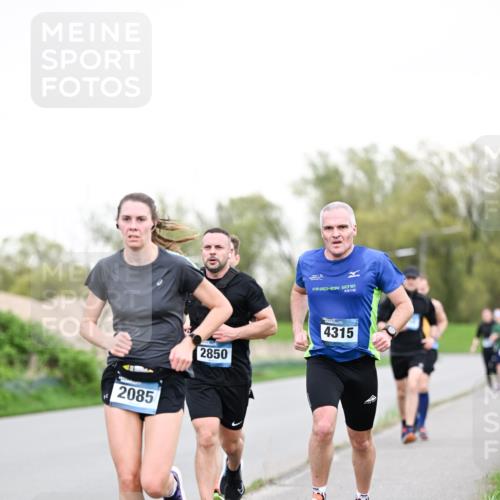 07.04.2024 - 43. Internationalen Wilhelmsburger Insellauf Dr. Thomas Lammeyer http://msf.ph/oto/6038535 07.04.2024 10:27:51 Laufen 2085, 2016, 2850, 4315 meine-sportfotos.de