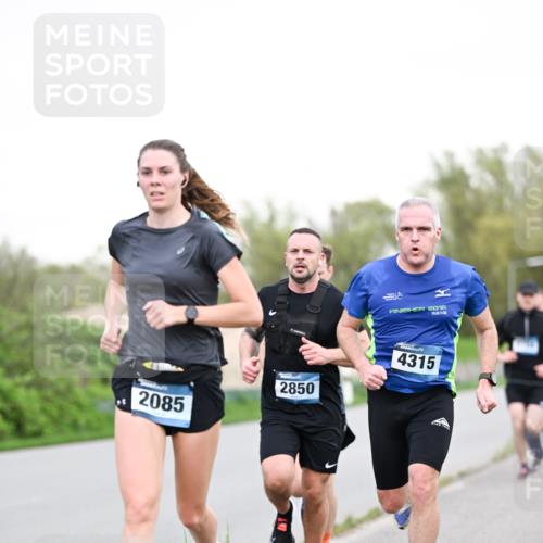 07.04.2024 - 43. Internationalen Wilhelmsburger Insellauf Dr. Thomas Lammeyer http://msf.ph/oto/6038539 07.04.2024 10:27:51 Laufen 2085, 2850, 2016, 4315 meine-sportfotos.de