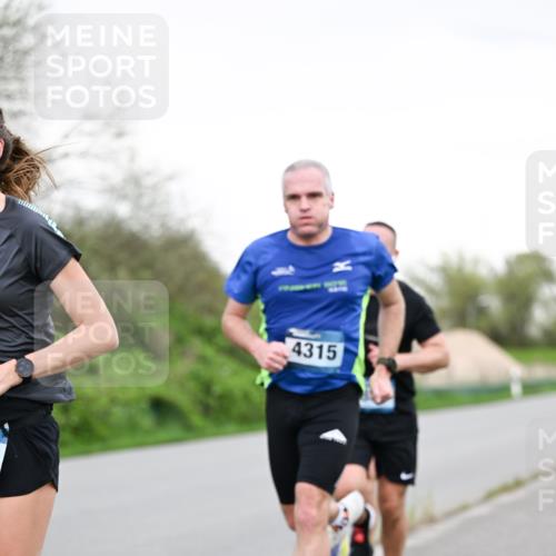 07.04.2024 - 43. Internationalen Wilhelmsburger Insellauf Dr. Thomas Lammeyer http://msf.ph/oto/6038547 07.04.2024 10:27:53 Laufen 4315 meine-sportfotos.de