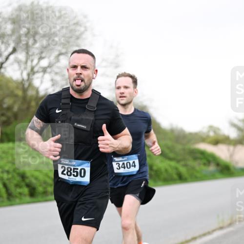 07.04.2024 - 43. Internationalen Wilhelmsburger Insellauf Dr. Thomas Lammeyer http://msf.ph/oto/6038554 07.04.2024 10:27:54 Laufen 2850, 3404 meine-sportfotos.de