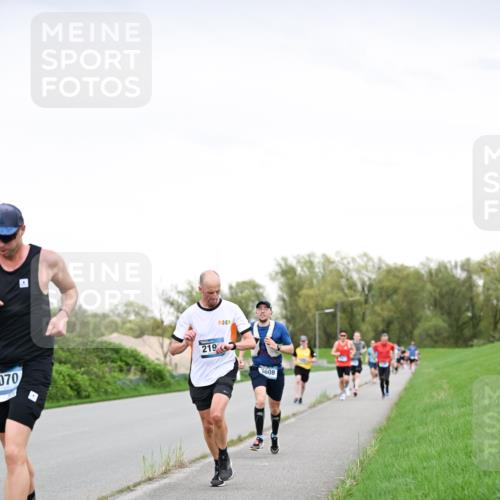 07.04.2024 - 43. Internationalen Wilhelmsburger Insellauf Dr. Thomas Lammeyer http://msf.ph/oto/6038600 07.04.2024 10:28:09 Laufen 070, 219, 3608 meine-sportfotos.de