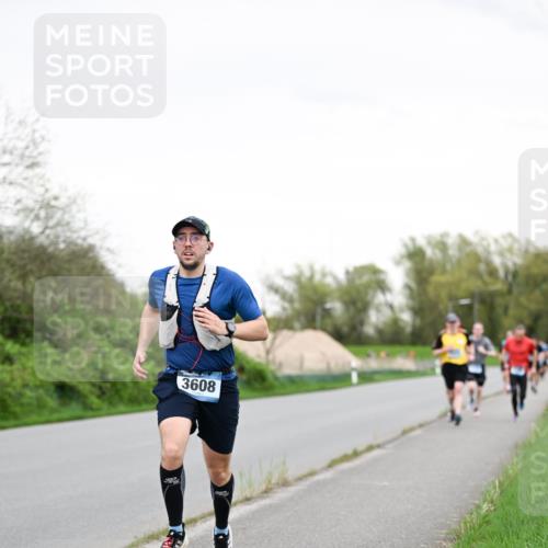 07.04.2024 - 43. Internationalen Wilhelmsburger Insellauf Dr. Thomas Lammeyer http://msf.ph/oto/6038609 07.04.2024 10:28:11 Laufen 3608 meine-sportfotos.de