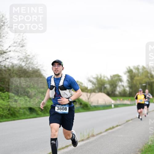 07.04.2024 - 43. Internationalen Wilhelmsburger Insellauf Dr. Thomas Lammeyer http://msf.ph/oto/6038610 07.04.2024 10:28:11 Laufen 3608 meine-sportfotos.de