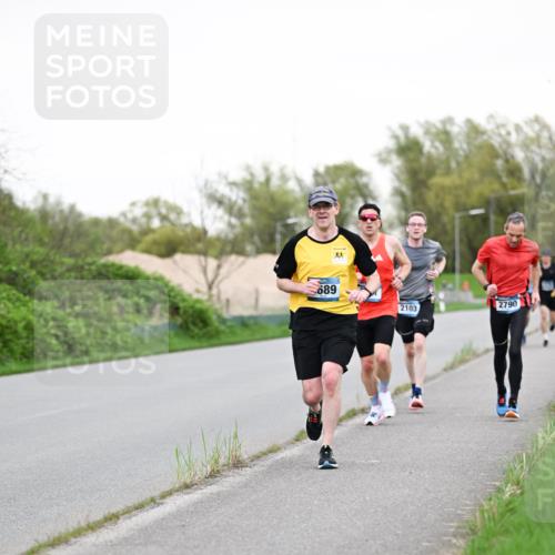 07.04.2024 - 43. Internationalen Wilhelmsburger Insellauf Dr. Thomas Lammeyer http://msf.ph/oto/6038615 07.04.2024 10:28:15 Laufen 689, 2103, 2790 meine-sportfotos.de