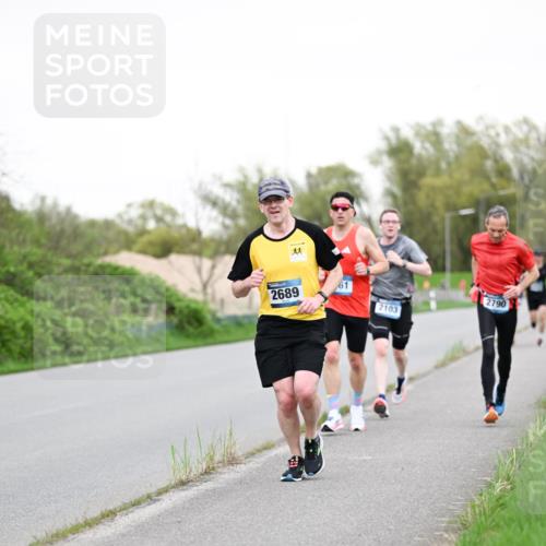 07.04.2024 - 43. Internationalen Wilhelmsburger Insellauf Dr. Thomas Lammeyer http://msf.ph/oto/6038618 07.04.2024 10:28:15 Laufen 61, 2689, 2103, 2790 meine-sportfotos.de