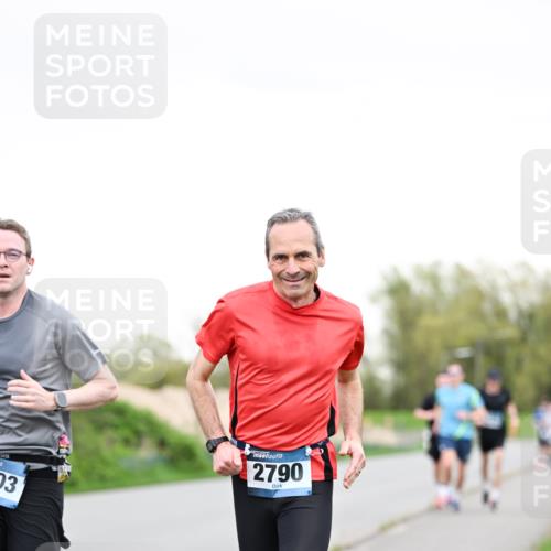 07.04.2024 - 43. Internationalen Wilhelmsburger Insellauf Dr. Thomas Lammeyer http://msf.ph/oto/6038626 07.04.2024 10:28:18 Laufen 2790 meine-sportfotos.de
