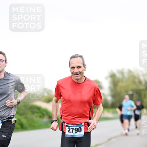 07.04.2024 - 43. Internationalen Wilhelmsburger Insellauf Dr. Thomas Lammeyer http://msf.ph/oto/6038627 07.04.2024 10:28:19 Laufen 2790 meine-sportfotos.de