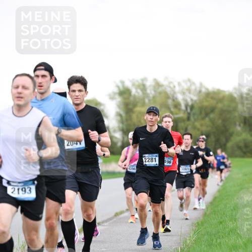 07.04.2024 - 43. Internationalen Wilhelmsburger Insellauf Dr. Thomas Lammeyer http://msf.ph/oto/6038660 07.04.2024 10:28:35 Laufen 2193, 204, 4396, 2281, 496, 3061 meine-sportfotos.de