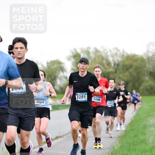 07.04.2024 - 43. Internationalen Wilhelmsburger Insellauf Dr. Thomas Lammeyer http://msf.ph/oto/6038665 07.04.2024 10:28:35 Laufen 2281, 2496, 3424, 3061 meine-sportfotos.de