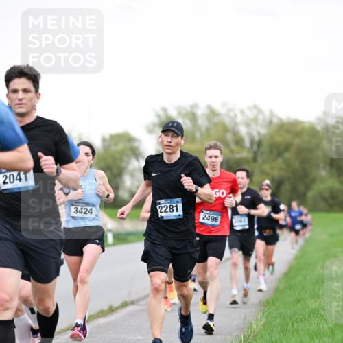 07.04.2024 - 43. Internationalen Wilhelmsburger Insellauf Dr. Thomas Lammeyer http://msf.ph/oto/6038666 07.04.2024 10:28:36 Laufen 2041, 3424, 2281, 2496, 3061 meine-sportfotos.de