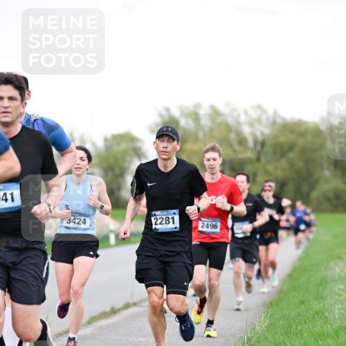 07.04.2024 - 43. Internationalen Wilhelmsburger Insellauf Dr. Thomas Lammeyer http://msf.ph/oto/6038667 07.04.2024 10:28:36 Laufen 41, 3424, 2281, 2496 meine-sportfotos.de