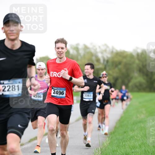 07.04.2024 - 43. Internationalen Wilhelmsburger Insellauf Dr. Thomas Lammeyer http://msf.ph/oto/6038676 07.04.2024 10:28:37 Laufen 2281, 4396, 2496, 3061 meine-sportfotos.de