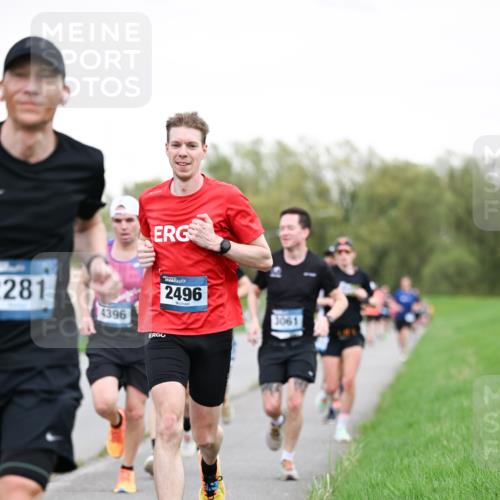 07.04.2024 - 43. Internationalen Wilhelmsburger Insellauf Dr. Thomas Lammeyer http://msf.ph/oto/6038677 07.04.2024 10:28:37 Laufen 2496, 281, 4396, 1061 meine-sportfotos.de