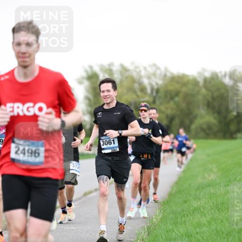 07.04.2024 - 43. Internationalen Wilhelmsburger Insellauf Dr. Thomas Lammeyer http://msf.ph/oto/6038681 07.04.2024 10:28:38 Laufen 9, 2496, 372, 3061, 3061 meine-sportfotos.de