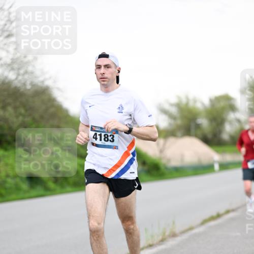 07.04.2024 - 43. Internationalen Wilhelmsburger Insellauf Dr. Thomas Lammeyer http://msf.ph/oto/6038714 07.04.2024 10:28:45 Laufen 4183 meine-sportfotos.de