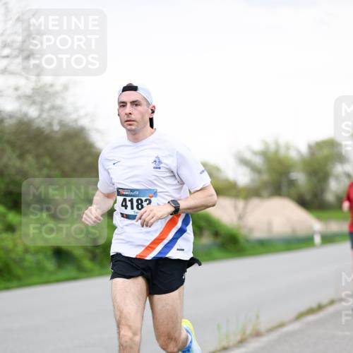 07.04.2024 - 43. Internationalen Wilhelmsburger Insellauf Dr. Thomas Lammeyer http://msf.ph/oto/6038715 07.04.2024 10:28:45 Laufen 4182 meine-sportfotos.de