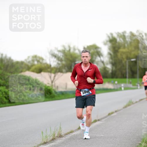 07.04.2024 - 43. Internationalen Wilhelmsburger Insellauf Dr. Thomas Lammeyer http://msf.ph/oto/6038718 07.04.2024 10:28:46 Laufen 3838 meine-sportfotos.de