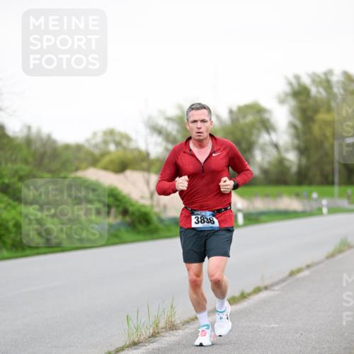 07.04.2024 - 43. Internationalen Wilhelmsburger Insellauf Dr. Thomas Lammeyer http://msf.ph/oto/6038721 07.04.2024 10:28:47 Laufen 3838 meine-sportfotos.de