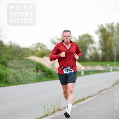 07.04.2024 - 43. Internationalen Wilhelmsburger Insellauf Dr. Thomas Lammeyer http://msf.ph/oto/6038722 07.04.2024 10:28:47 Laufen 3838 meine-sportfotos.de