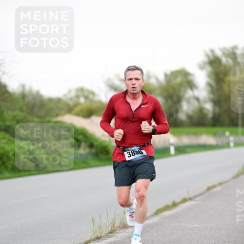 07.04.2024 - 43. Internationalen Wilhelmsburger Insellauf Dr. Thomas Lammeyer http://msf.ph/oto/6038723 07.04.2024 10:28:47 Laufen 3838 meine-sportfotos.de