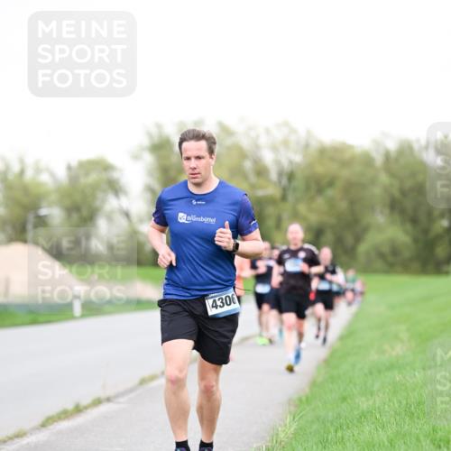 07.04.2024 - 43. Internationalen Wilhelmsburger Insellauf Dr. Thomas Lammeyer http://msf.ph/oto/6038732 07.04.2024 10:28:50 Laufen 4306 meine-sportfotos.de