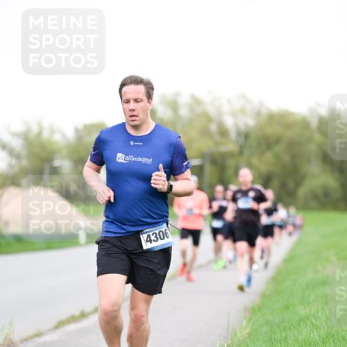 07.04.2024 - 43. Internationalen Wilhelmsburger Insellauf Dr. Thomas Lammeyer http://msf.ph/oto/6038737 07.04.2024 10:28:51 Laufen 4306 meine-sportfotos.de