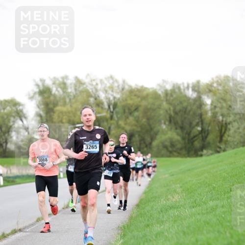07.04.2024 - 43. Internationalen Wilhelmsburger Insellauf Dr. Thomas Lammeyer http://msf.ph/oto/6038746 07.04.2024 10:28:54 Laufen 3265, 3088, 418, 2102 meine-sportfotos.de