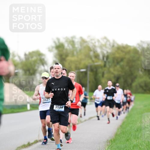 07.04.2024 - 43. Internationalen Wilhelmsburger Insellauf Dr. Thomas Lammeyer http://msf.ph/oto/6038831 07.04.2024 10:29:18 Laufen 3527, 3599 meine-sportfotos.de