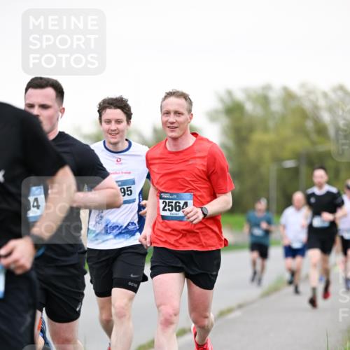 07.04.2024 - 43. Internationalen Wilhelmsburger Insellauf Dr. Thomas Lammeyer http://msf.ph/oto/6038850 07.04.2024 10:29:21 Laufen 4, 95, 2564 meine-sportfotos.de