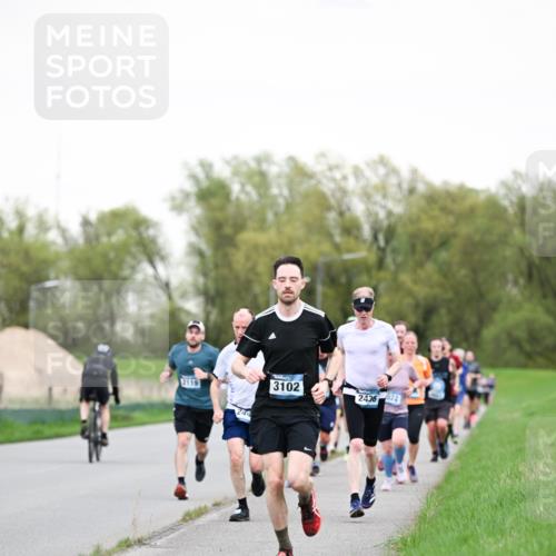 07.04.2024 - 43. Internationalen Wilhelmsburger Insellauf Dr. Thomas Lammeyer http://msf.ph/oto/6038857 07.04.2024 10:29:23 Laufen 2119, 244, 3102, 2436, 022 meine-sportfotos.de