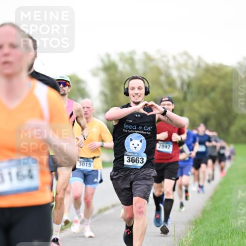 07.04.2024 - 43. Internationalen Wilhelmsburger Insellauf Dr. Thomas Lammeyer http://msf.ph/oto/6038903 07.04.2024 10:29:32 Laufen 3164, 3015, 3663, 2892 meine-sportfotos.de