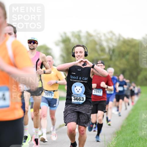 07.04.2024 - 43. Internationalen Wilhelmsburger Insellauf Dr. Thomas Lammeyer http://msf.ph/oto/6038904 07.04.2024 10:29:32 Laufen 3015, 3663, 2892 meine-sportfotos.de