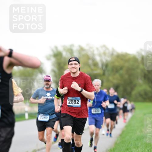 07.04.2024 - 43. Internationalen Wilhelmsburger Insellauf Dr. Thomas Lammeyer http://msf.ph/oto/6038911 07.04.2024 10:29:34 Laufen 2380, 2892, 3920 meine-sportfotos.de