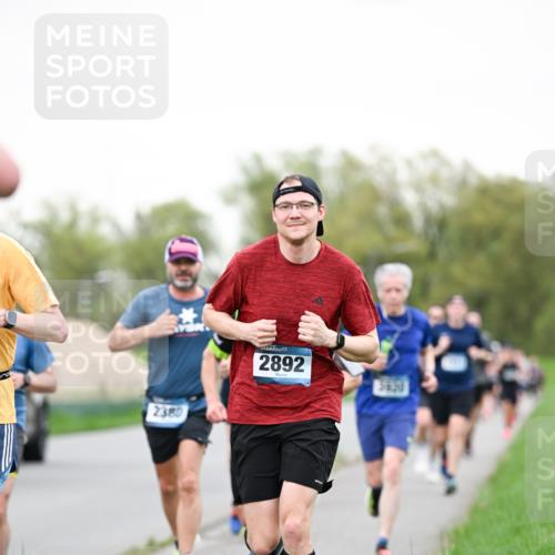 07.04.2024 - 43. Internationalen Wilhelmsburger Insellauf Dr. Thomas Lammeyer http://msf.ph/oto/6038915 07.04.2024 10:29:34 Laufen 2380, 2892 meine-sportfotos.de