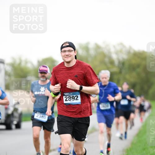 07.04.2024 - 43. Internationalen Wilhelmsburger Insellauf Dr. Thomas Lammeyer http://msf.ph/oto/6038917 07.04.2024 10:29:35 Laufen 2380, 2892 meine-sportfotos.de
